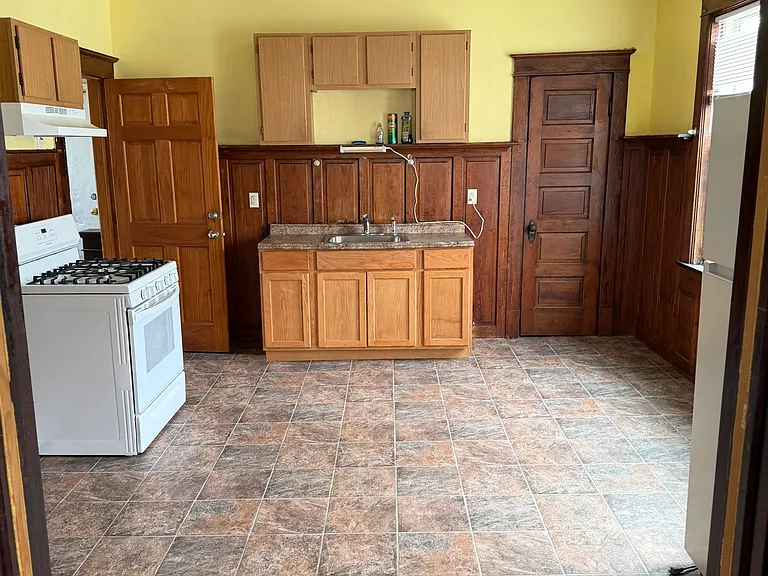 178 Center St — Photo 1