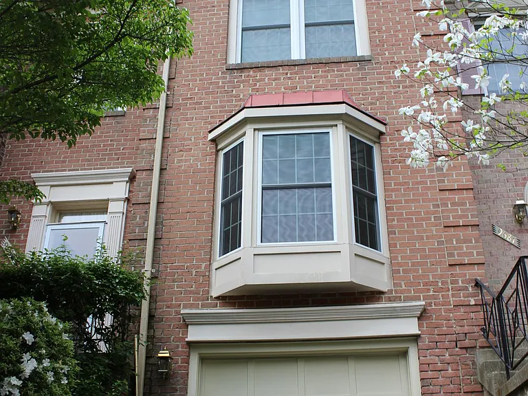 9685 Woodhenge Ct — Photo 2