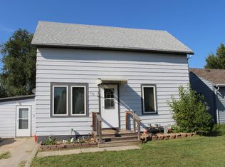 842 W 6th St, Winner, SD 57580