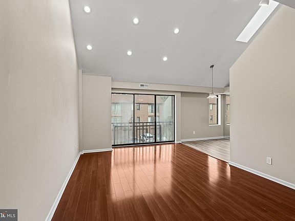 4th image of 9551 James St #15B
