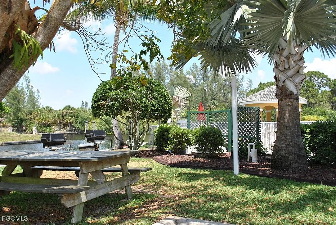 2 bed, 2.0 bath, 1226 sqft, $3,300 — Photo 3