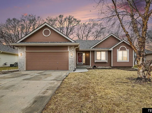 604 Castle Pine Dr, Papillion, NE 68133