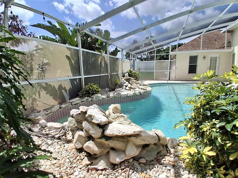 3392 Saint Ives Blvd — Photo 12