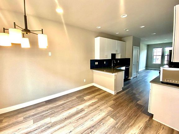5th image of 1063 Mariposa St