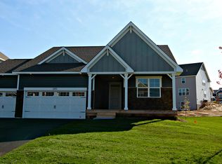 1271 Interlachen Dr, Eagan, MN 55123