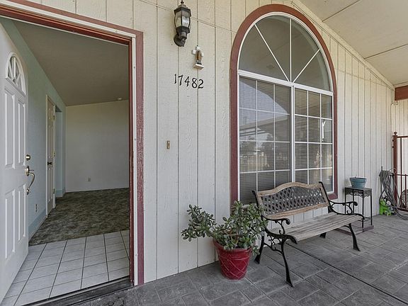 4th image of 17482 Melba Dr E