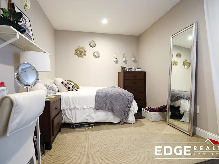 77 Linden St #2 — Photo 6