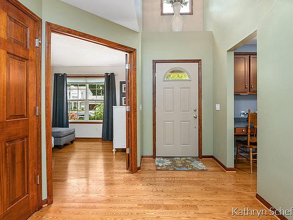 5th image of 2178 Hollyhock St NE