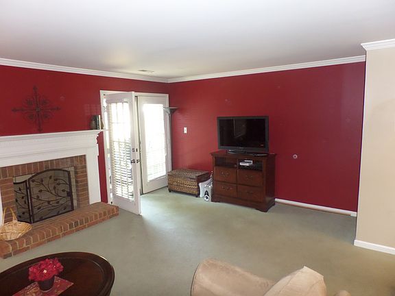 5th image of 135 Wellesley Dr