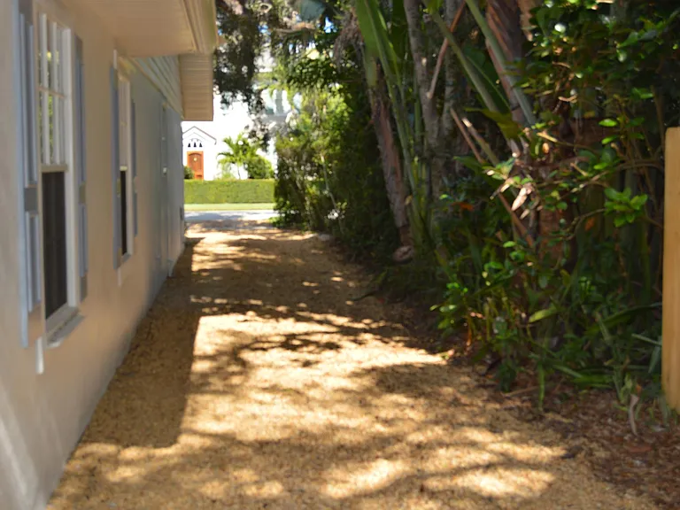 746 Azalea Ln — Photo 24