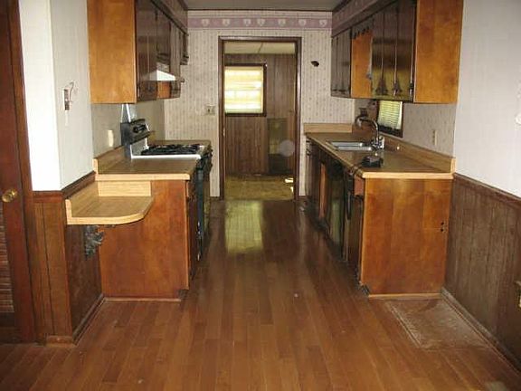 4th image of 651 Honey Ln