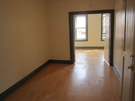3rd image of 5229 Skillman Ave APT 2R