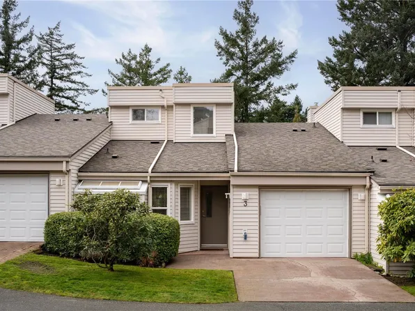 1030 Hulford St #3, Saanich, BC V8X 3B6