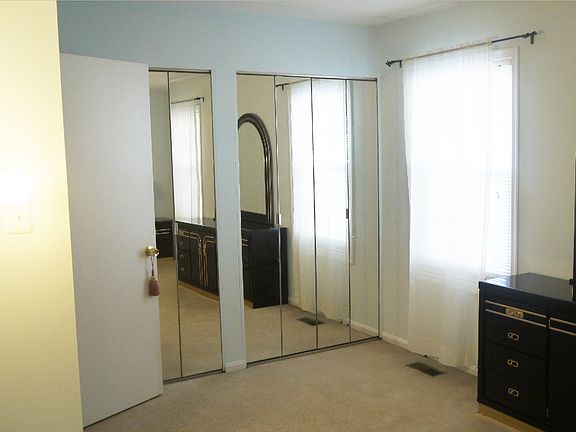 2 closet space w/ shoe rack