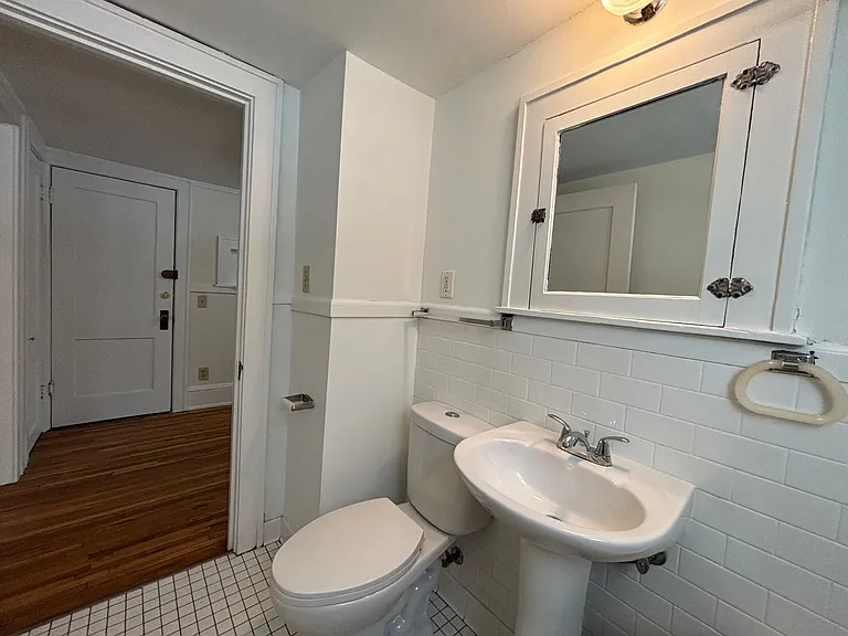 1091 Goodrich Ave — Photo 13