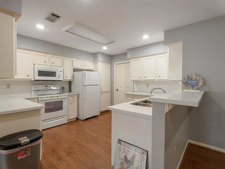 2232 Azalea Cir — Photo 3