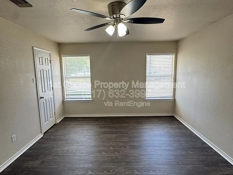 957 Austin Ct — Photo 17