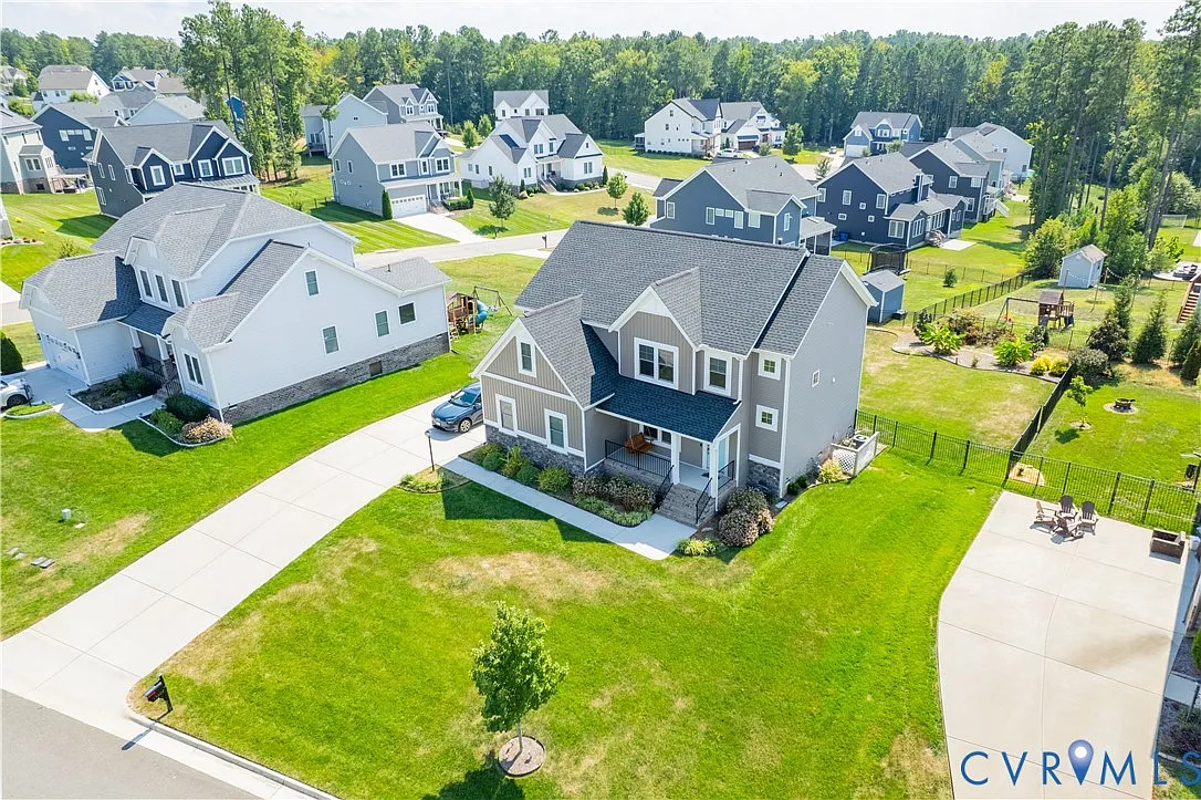 3 bed, 2.5 bath, 2589 sqft, $2,899 — Photo 4