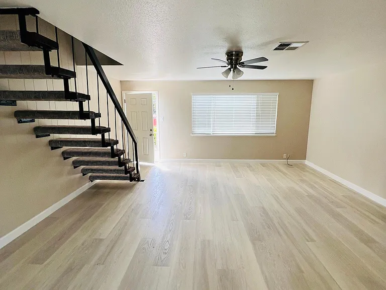 811 Brown St #J — Photo 3