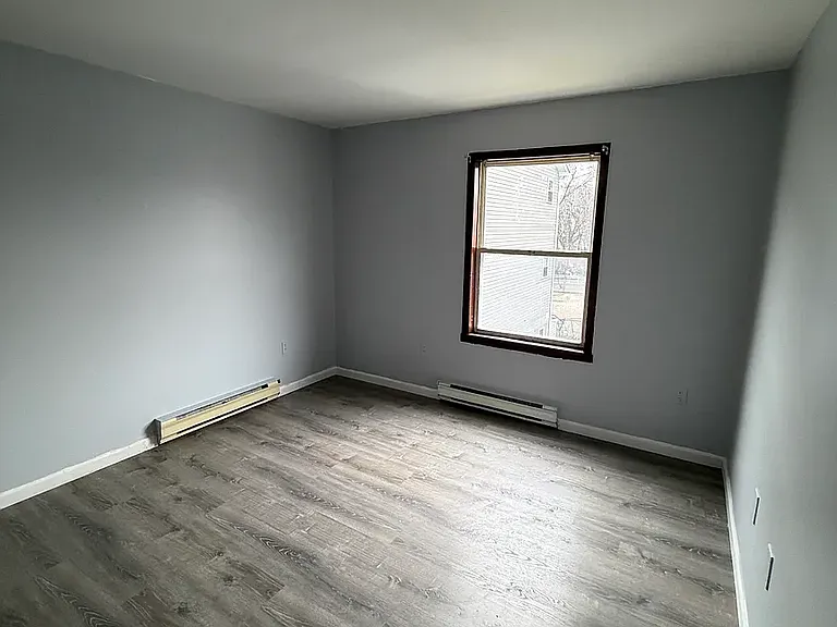 352 S 6th St #5D — Photo 4