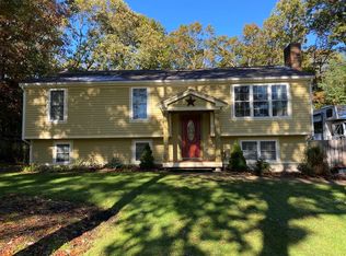 10 White Oak Dr, Plymouth, MA 02360