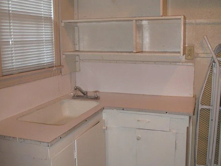 Large utility room w/ washer&dryer hookups