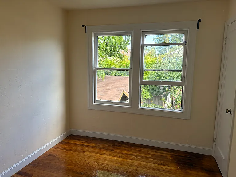 419 E St — Photo 10