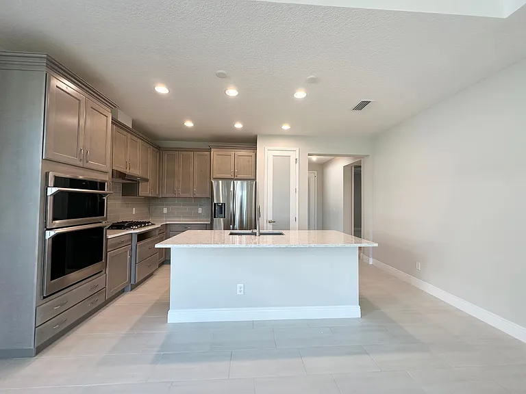 10716 Klee Ave — Photo 9