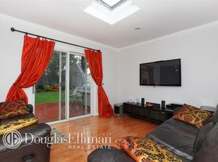 9 Bradford Rd, Plainview, NY 11803