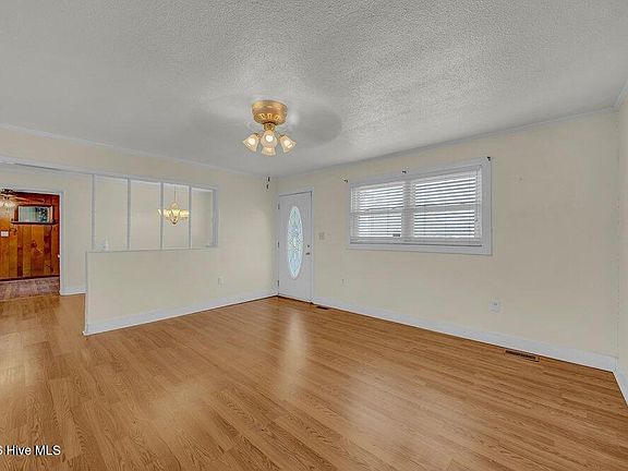 5th image of 104 Carolina Avenue