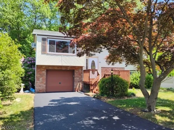 23 Tobyhanna Trl, Hopatcong Boro, NJ 07843