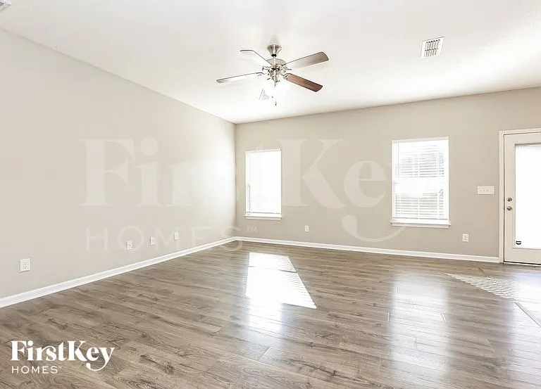805 Avatar Ct — Photo 2