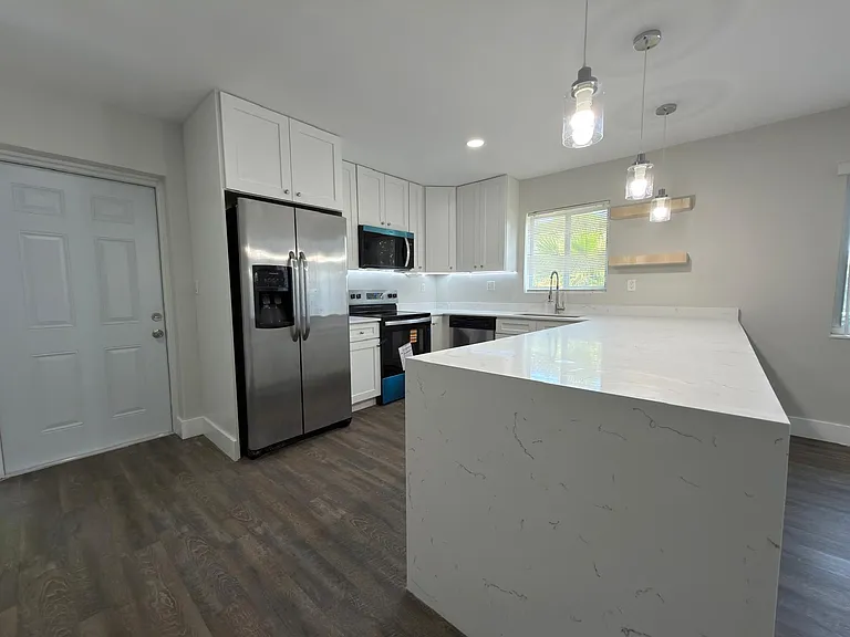 600 NW 18th St W — Photo 19