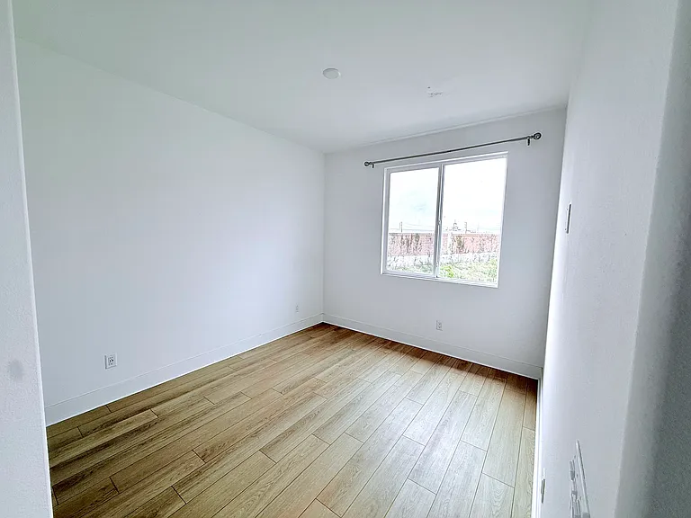 2750 182nd St #111 — Photo 14