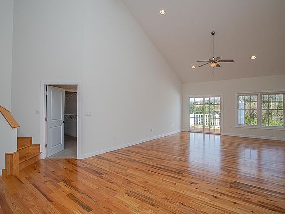 3rd image of 285 Vista Links Dr
