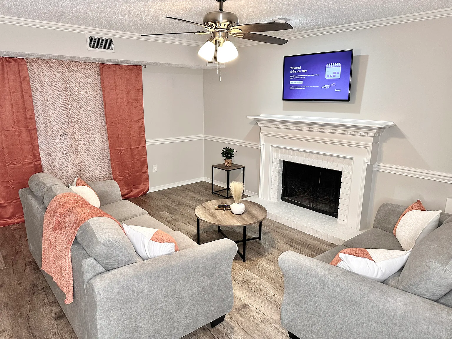 3 bed, 1.5 bath, 1236 sqft, $4,200 — Photo 3