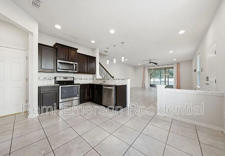 1096 Pavia Dr — Photo 6