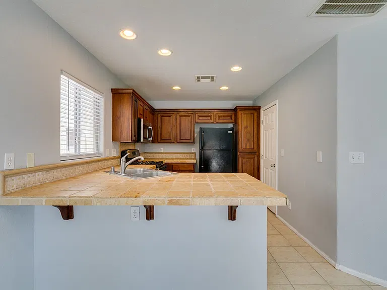 8433 Spencer Canyon St — Photo 25