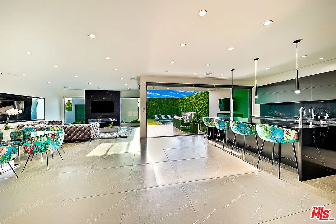 4 bed, 5.0 bath, 3500 sqft, $19,995 — Photo 4