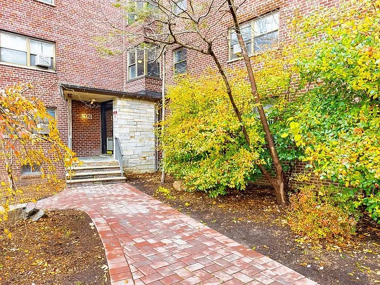 3021 Edwin Ave #5J — Photo 1