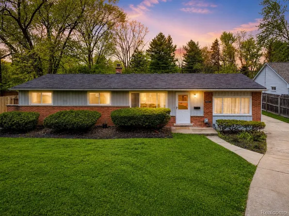 30815 Everett St, Southfield, MI 48076