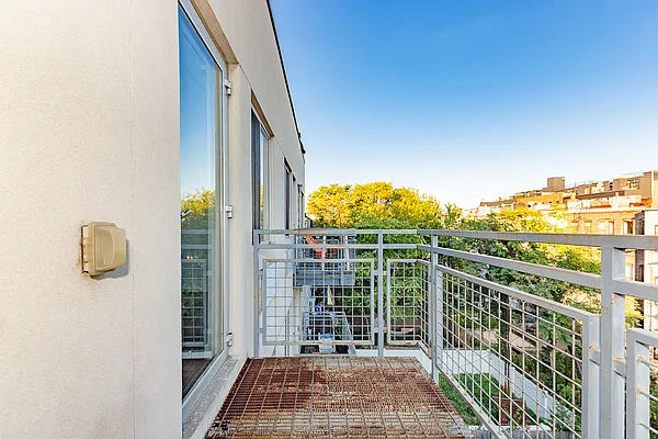 Rented by MySpaceNYC | media 8