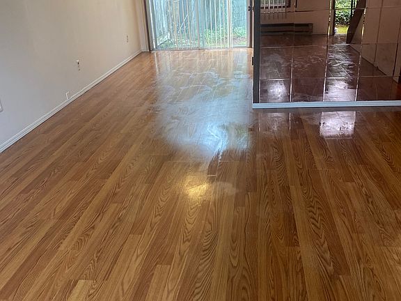 4th image of 8220-8226 NE Hassalo St #8224