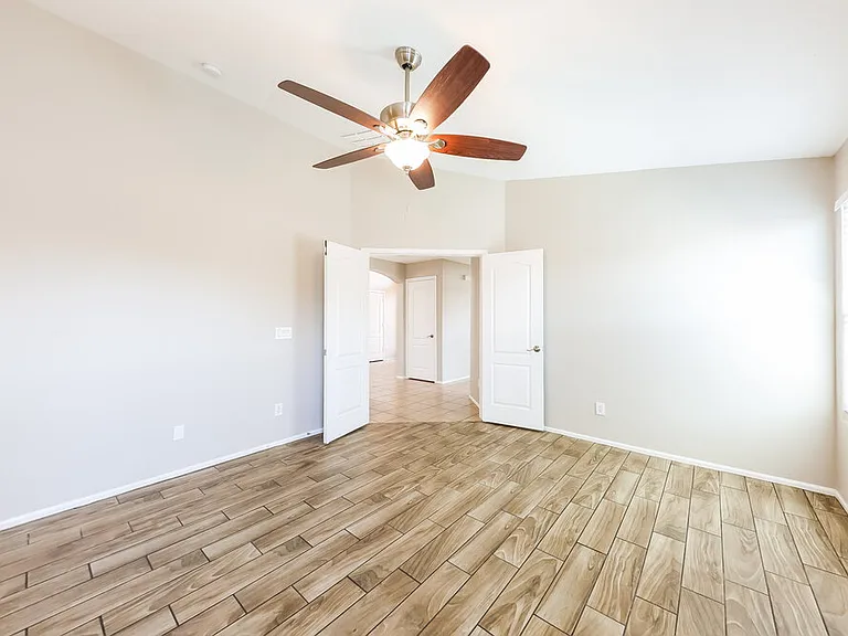 8328 S 48th Dr — Photo 11