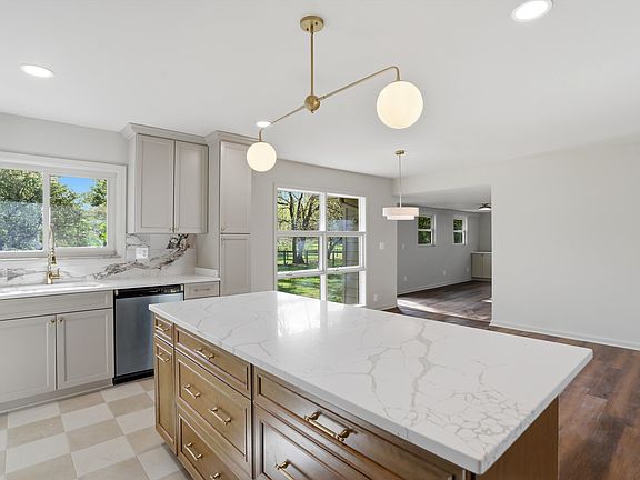 5th image of 5841 N Parker Ave