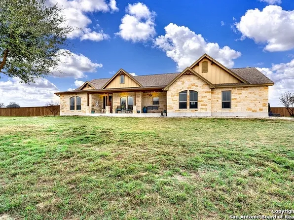 251 Triple R Dr, La Vernia, TX 78121