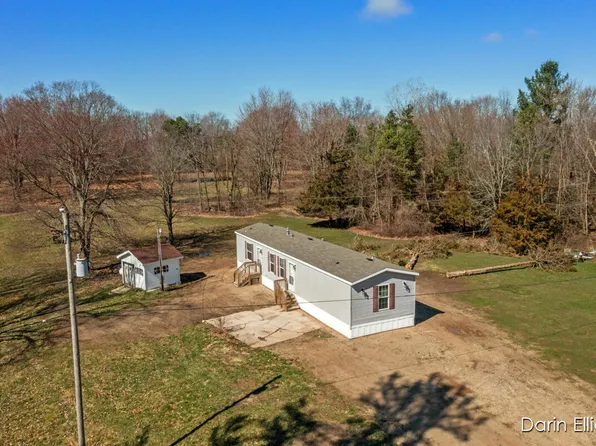 2847 Hillcrest Dr, Ionia, MI 48846