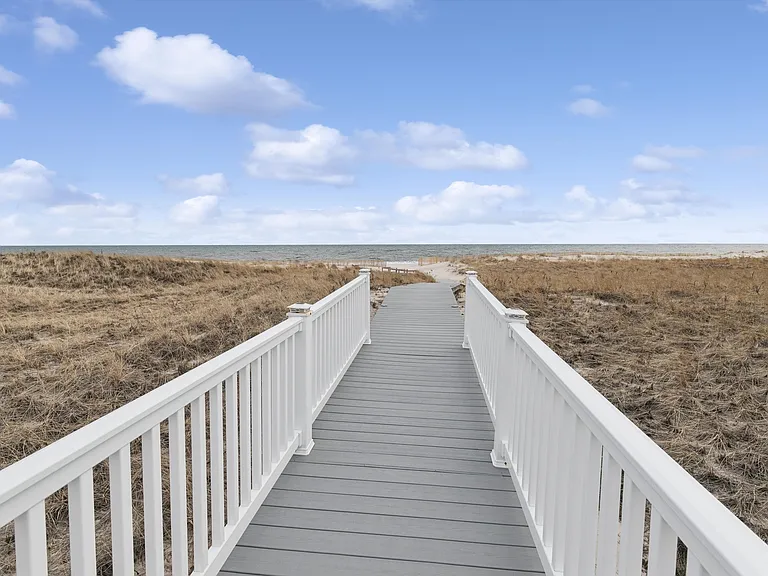 473 Dune Rd — Photo 19