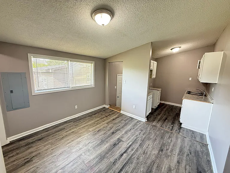 593 Bonwood Ave — Photo 8