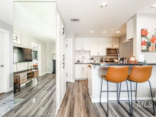 1139 N Camelot Dr, Boise, ID 83704